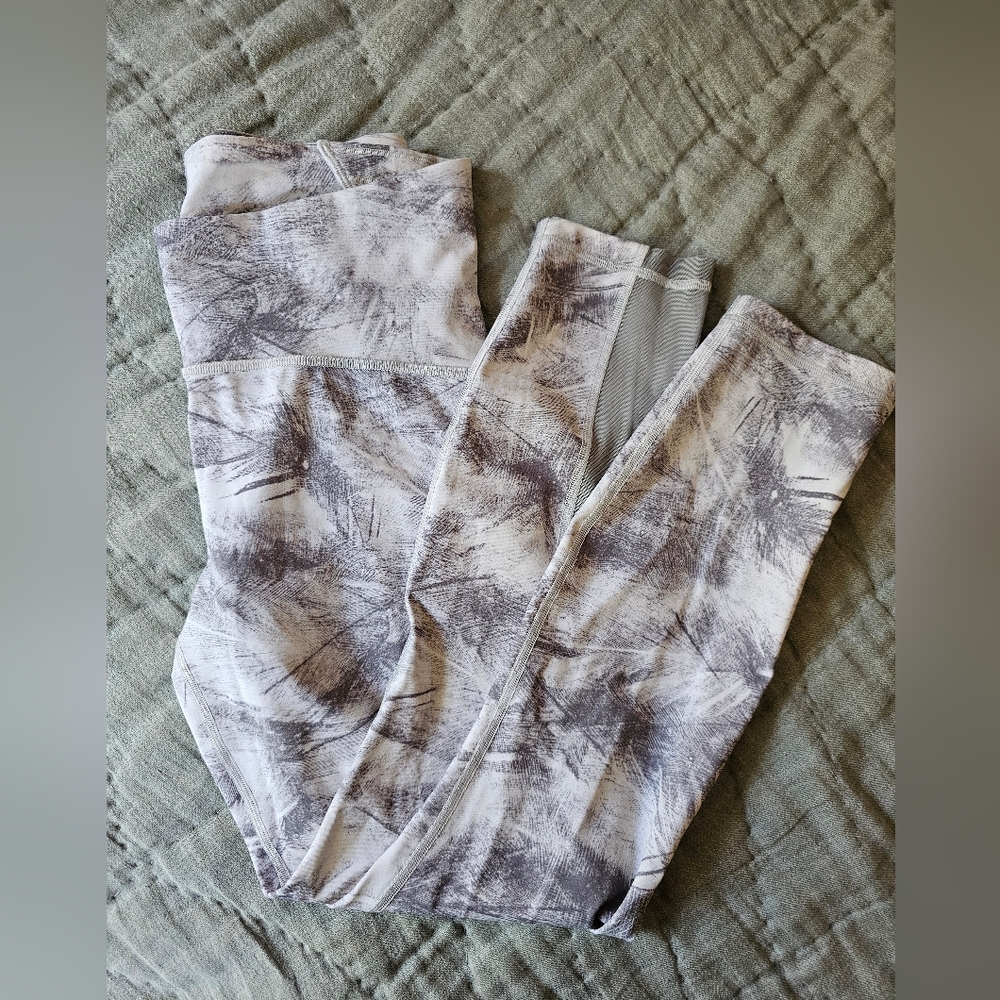 FINAL PRICE DROP Lululemon leggings (Size 8)